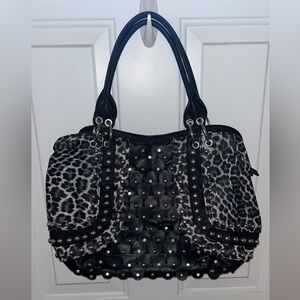 No brand bag. Excellent condition.